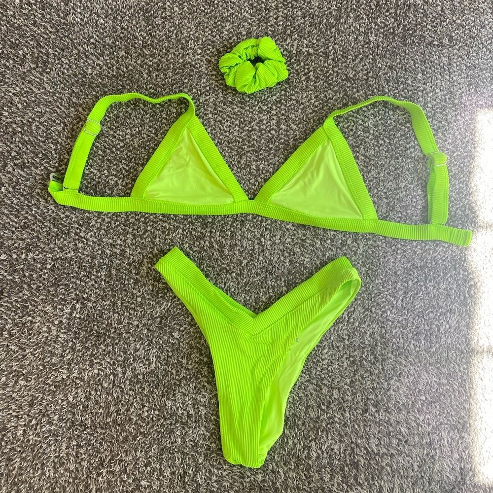 Kameron & Jesse OneOne Set & Scrunchie